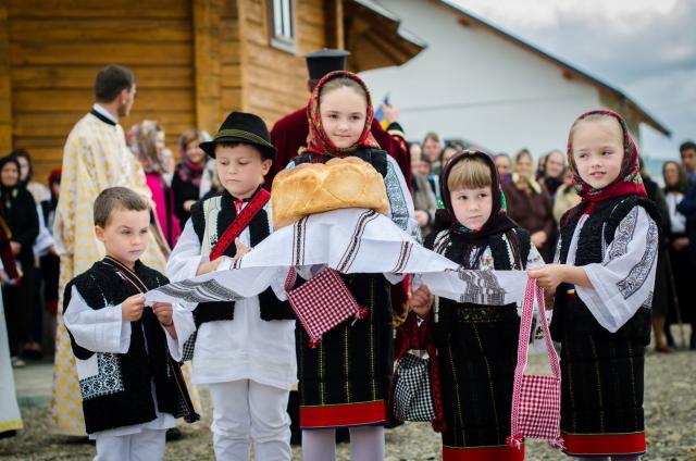 Binecuvântarea sfinților la Parohia Straja II din Suceava