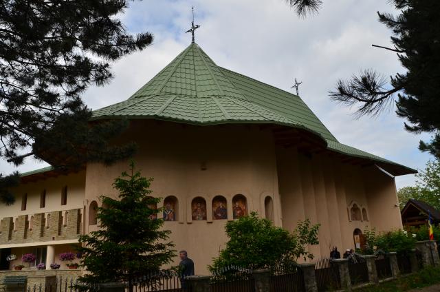 Biserica „Sfinţii Împăraţi Constantin şi Elena” din Suceava şi-a serbat hramul