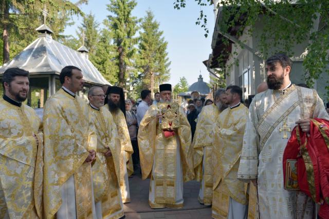 IPS Mitropolit Teofan a slujit la Biserica Vovidenia din Botoșani