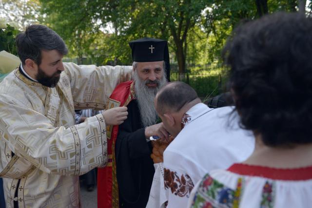 IPS Mitropolit Teofan a slujit la Biserica Vovidenia din Botoșani