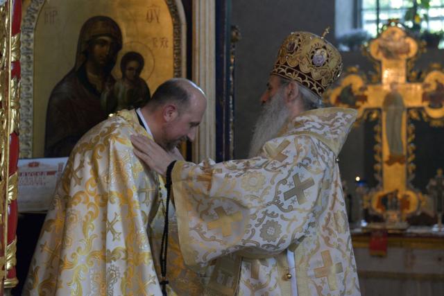 IPS Mitropolit Teofan a slujit la Biserica Vovidenia din Botoșani