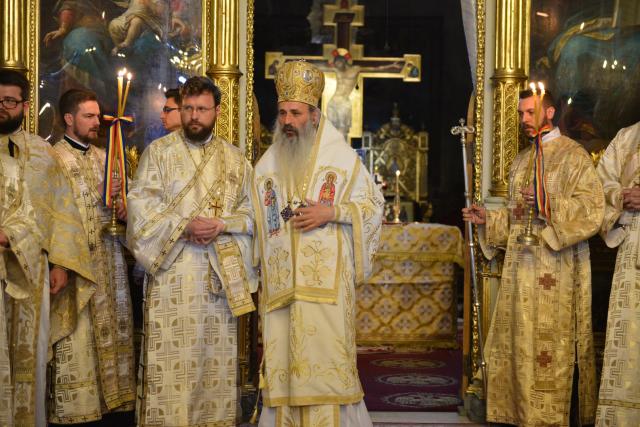IPS Teofan a slujit în Duminica vindecării slăbănogului la Catedrala Mitropolitană din Iași