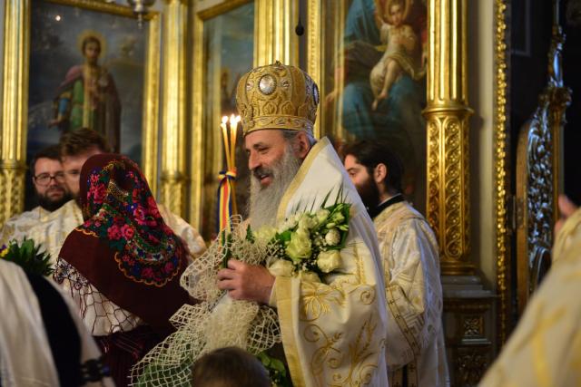 IPS Teofan a slujit în Duminica vindecării slăbănogului la Catedrala Mitropolitană din Iași