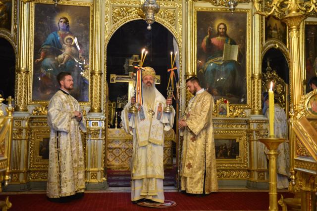 IPS Teofan a slujit în Duminica vindecării slăbănogului la Catedrala Mitropolitană din Iași