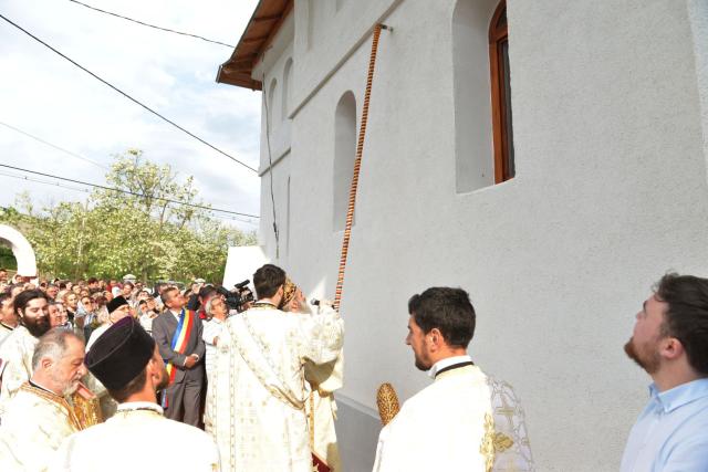 IPS Teofan la Parohia Drăgănești: „Va veni vremea când adevărații închinători se vor închina Tătălui iar aceasta este vremea Bisericii, a creștinilor”