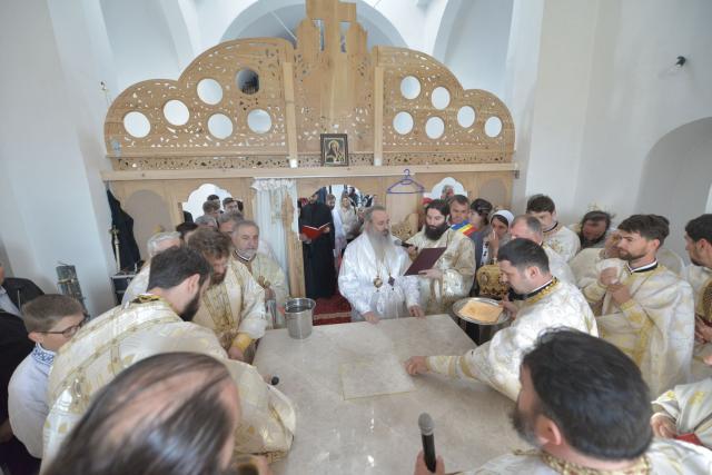 IPS Teofan la Parohia Drăgănești: „Va veni vremea când adevărații închinători se vor închina Tătălui iar aceasta este vremea Bisericii, a creștinilor”