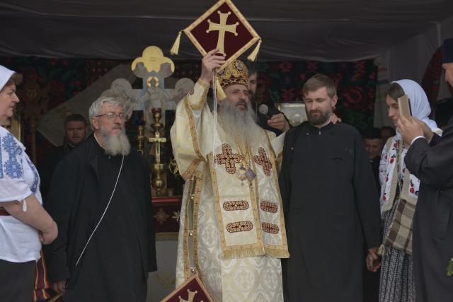 IPS Teofan la Parohia Drăgănești: „Va veni vremea când adevărații închinători se vor închina Tătălui iar aceasta este vremea Bisericii, a creștinilor”
