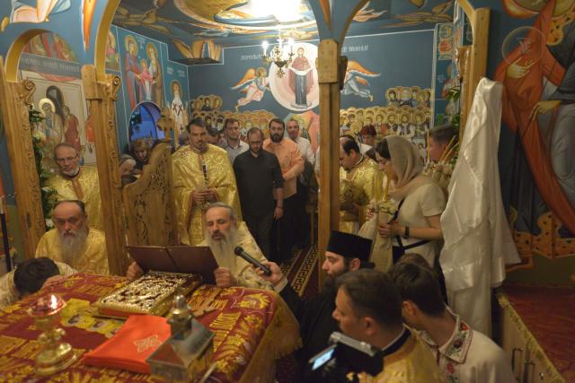 IPS Teofan a sfințit Capela Maternității din Botoșani: „Dumnezeu a împrumutat din puterea Sa creatoare oamenilor să facă suflet și trup de om”
