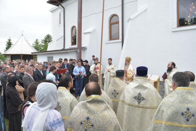 Resfințire de biserică la Humuleștii Noi – IPS Teofan:„ A aparține Bisericii înseamnă a îl cunoaște pe Dumnezeu”