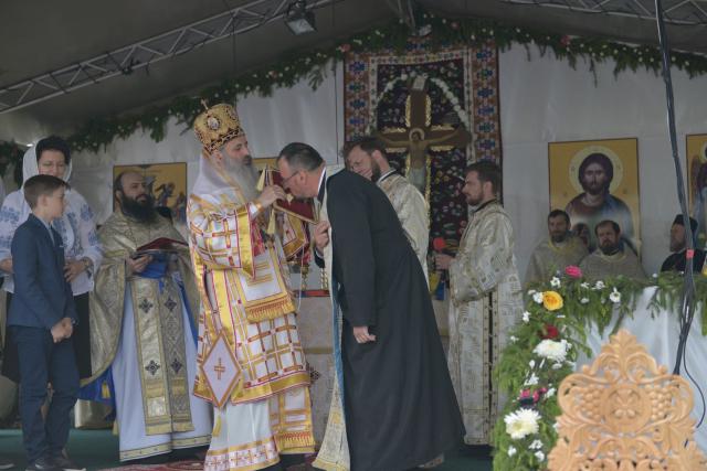 Resfințire de biserică la Humuleștii Noi – IPS Teofan:„ A aparține Bisericii înseamnă a îl cunoaște pe Dumnezeu”