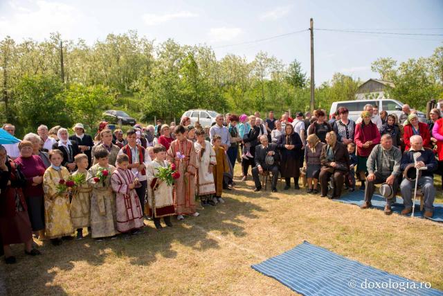Punerea pietrei de temelie pentru noua biserică din Parohia Rediu-Răuseni