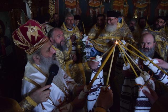 Paraclisul Schitului Icoana Nouă - Neamț a fost sfințit de IPS Teofan