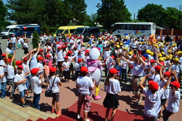 Preasfințitul Ignatie: „Noi îi iubim pe copii pentru ceea ce sunt, nu pentru ceea ce au” (galerie foto)
