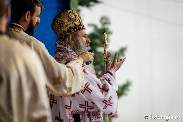 Hramul Catedralei Episcopale din Huși: 4 ierarhi au săvârșit Sfânta Liturghie