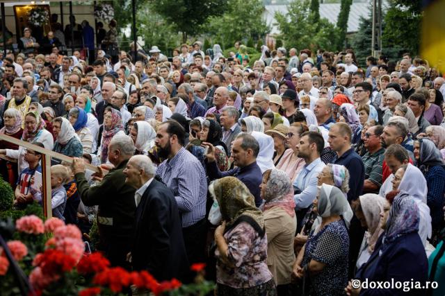 Hramul Catedralei Episcopale din Huși: 4 ierarhi au săvârșit Sfânta Liturghie