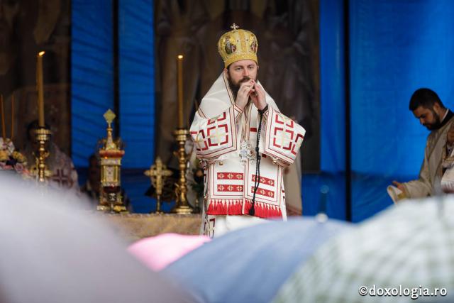 Hramul Catedralei Episcopale din Huși: 4 ierarhi au săvârșit Sfânta Liturghie