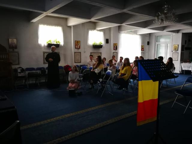 „Ierarhi și slujitori ai Bisericii Ortodoxe Române susținători ai Marii Uniri”, cateheză pentru preoții și tinerii din ATOR Piatra Neamț