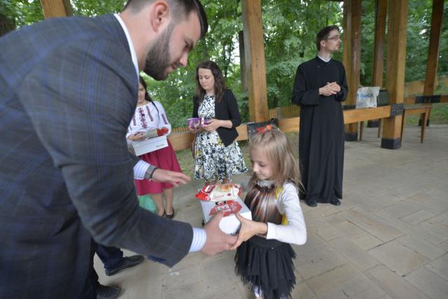 „Cutia cu papucei pentru Ei” alături de copii de Ziua Copilului – bucurie și dăruire