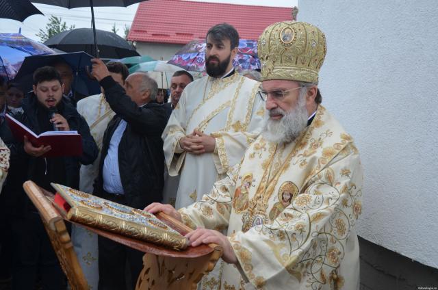 Biserica „Sfânta Cuvioasă Parascheva” din localitatea Baia a primit veșmânt de har și binecuvântare
