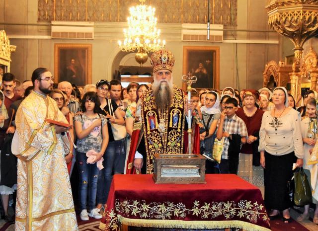 Brâul Maicii Domnului de la Mănăstirea Kato Xenia a ajuns la Catedrala din Râmnicu-Vâlcea