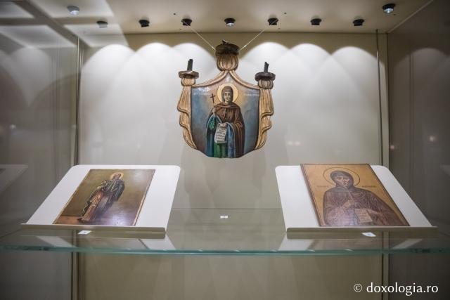 (Foto) Expoziția „Sfânta Parascheva de la Iași – Mărturii scrise”