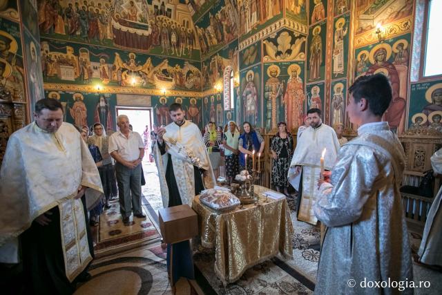 Hram la Stânca Roznovanu