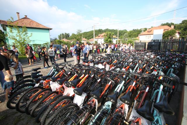 PS Macarie, la Copșa Mică: „Oferim 100 de biciclete copiilor sărmani pentru cei 100 de ani de Românie”