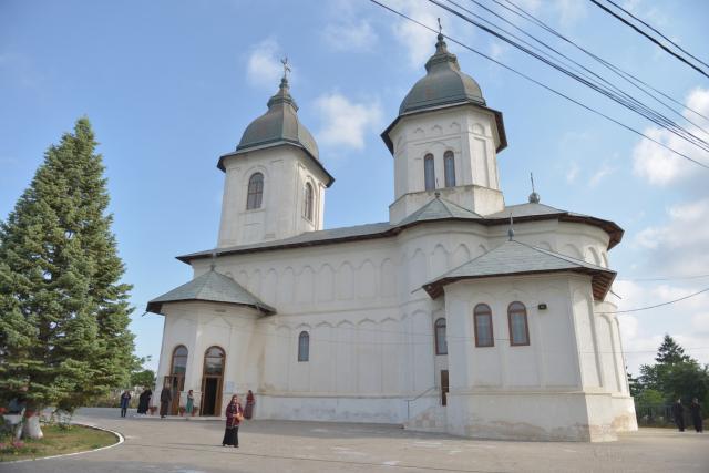 Părintele mărturisitor Mina Dobzeu a primit „sărutarea cea mai de pe urmă“