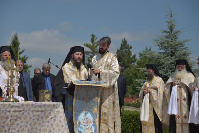Părintele mărturisitor Mina Dobzeu a primit „sărutarea cea mai de pe urmă“
