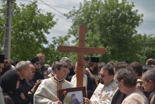 Părintele mărturisitor Mina Dobzeu a primit „sărutarea cea mai de pe urmă“