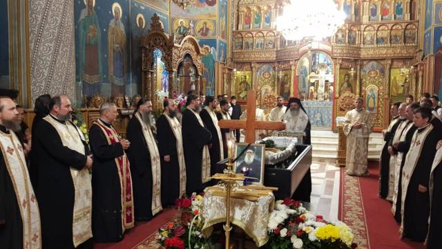 Preasfinţitul Ignatie: "Părintele Mina are un chip de lumină precum i-a fost şi viaţa"