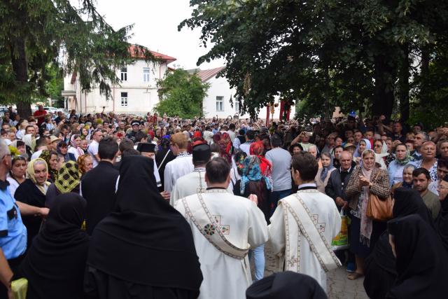 Hramul cel mare al Sucevei: „A-l iubi pe celălalt este o purtare de cruce continuă”