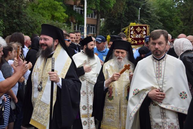 Hramul cel mare al Sucevei: „A-l iubi pe celălalt este o purtare de cruce continuă”