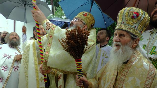 IPS Pimen, la sfințirea bisericii din Ipotești: „Să ne îngrijim de hrana pentru trup, dar nu îngrijorându-ne”
