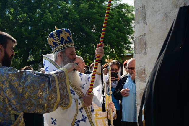 IPS Mitropolit Teofan, la Mănăstirea Tarcău: „Sfinții sunt cei care, prin taina smereniei lor, nu doresc să-l domine pe celălalt”