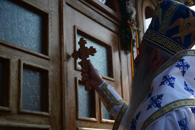 IPS Mitropolit Teofan, la Mănăstirea Tarcău: „Sfinții sunt cei care, prin taina smereniei lor, nu doresc să-l domine pe celălalt”