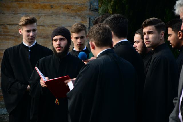 IPS Mitropolit Teofan, la Mănăstirea Tarcău: „Sfinții sunt cei care, prin taina smereniei lor, nu doresc să-l domine pe celălalt”