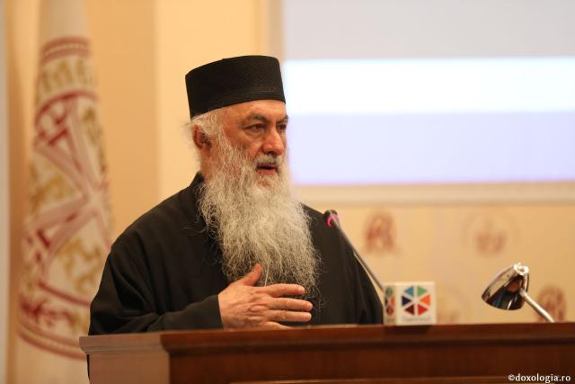 Părintele Zaharia Zaharou, la DMOPC18: „Tehnologia digitală Îi slujește sau Îl înlătură pe Dumnezeu din Biserică?”