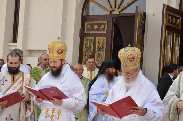 Catedrala „Învierea Domnului” din Fălticeni, sfințită în prezența a 3000 de credincioși