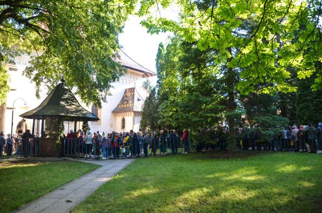 Hramul cel mare al Sucevei: „A-l iubi pe celălalt este o purtare de cruce continuă”