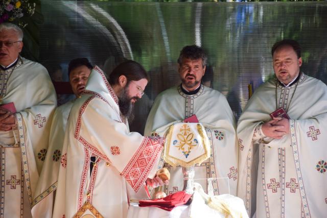 Hramul cel mare al Sucevei: „A-l iubi pe celălalt este o purtare de cruce continuă”