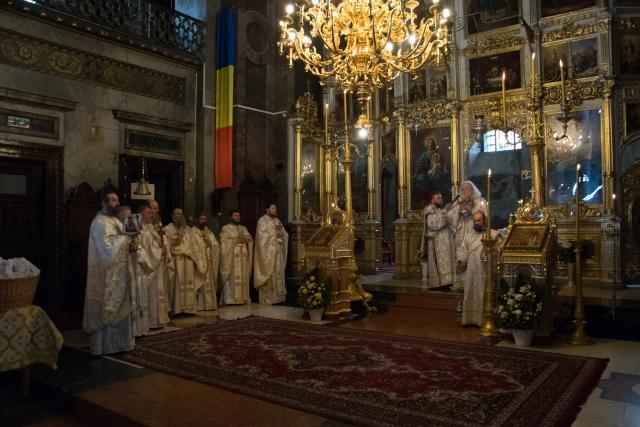 „Un popas duhovnicesc, un moment de aducere aminte cu recunoștință”: 377 de ani de la aducerea la Iași a moaștelor Sfintei Cuvioase Parascheva