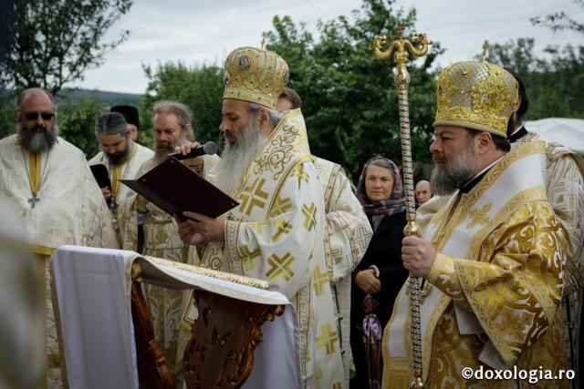 Resfințire la Hârlău: „Mulțumim lui Dumnezeu că biserica aceasta stă în picioare de atâtea sute de ani”