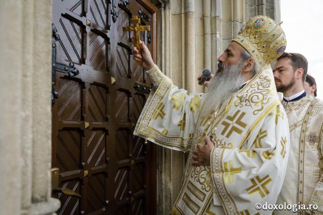 Resfințire la Hârlău: „Mulțumim lui Dumnezeu că biserica aceasta stă în picioare de atâtea sute de ani”