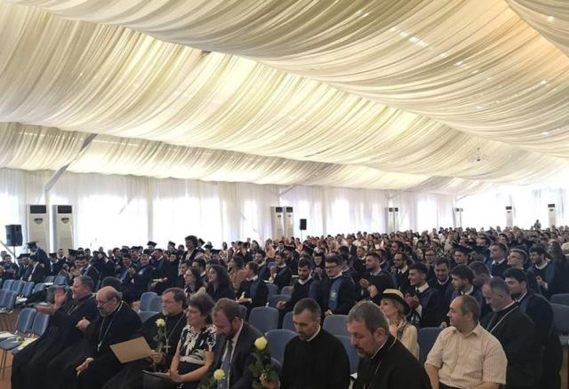 Jurământ de credință al absolvenților teologi ieșeni: „Este foarte important să fim şi să devenim oameni ai lui Dumnezeu”