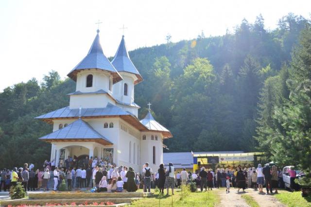 Biserica Parohiei Ciobănuş-Straja, sfinţită de doi ierarhi