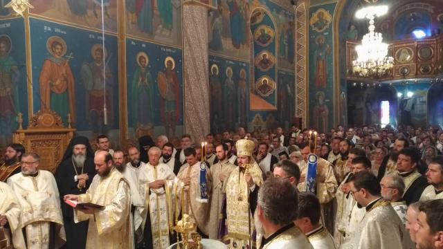 Preasfințitul Veniamin: „Orice fel de cinste ne-ar acorda cineva, niciodată să nu schimbăm cinstea pe care ne-o dă Dumnezeu, cu cinstea lumii!”