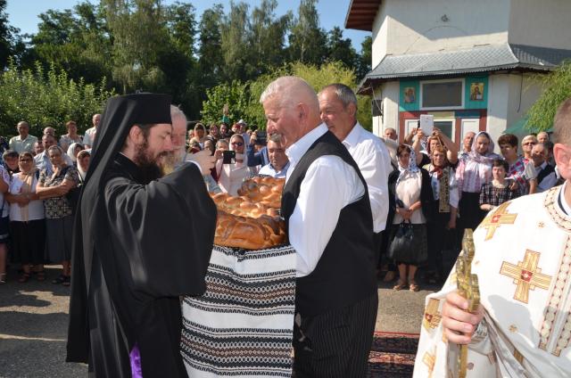 Slujbă arhierească la Mănăstirea Bogdăneşti: „Dacă Îl iubești pe Domnul, atunci asculți de El”