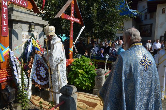 Slujbă arhierească la Mănăstirea Bogdăneşti: „Dacă Îl iubești pe Domnul, atunci asculți de El”