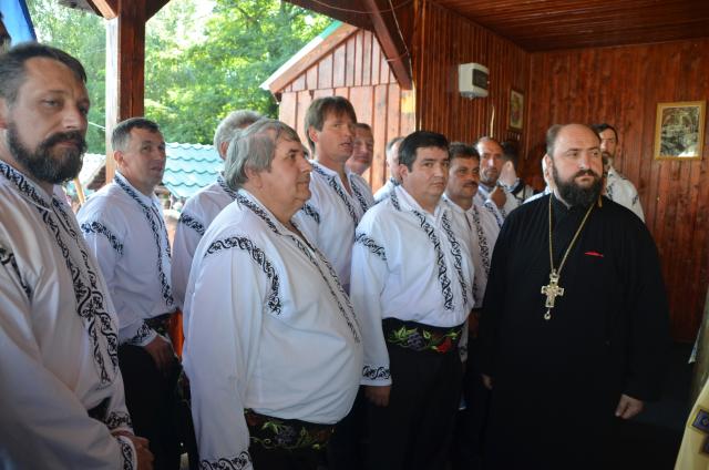 Slujbă arhierească la Mănăstirea Bogdăneşti: „Dacă Îl iubești pe Domnul, atunci asculți de El”